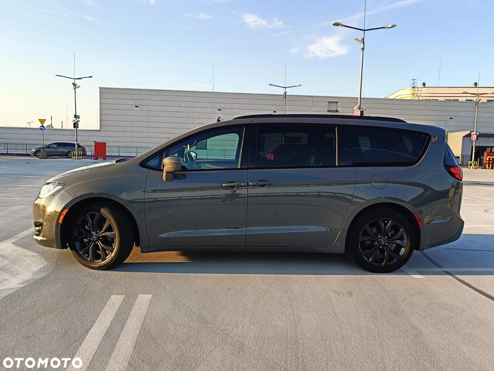 Chrysler Pacifica - 11