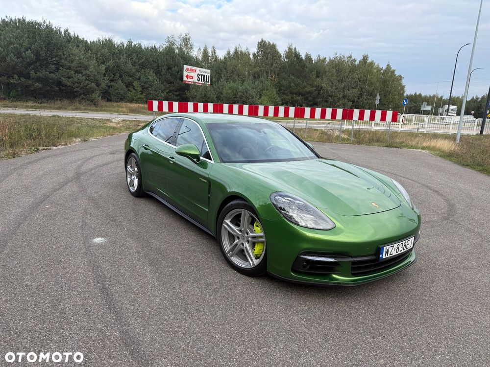 Porsche Panamera 4 E-Hybrid - 4