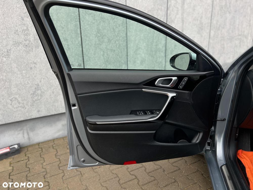 Kia Ceed 1.6 GDI DCT OPF Platinum Edition - 19