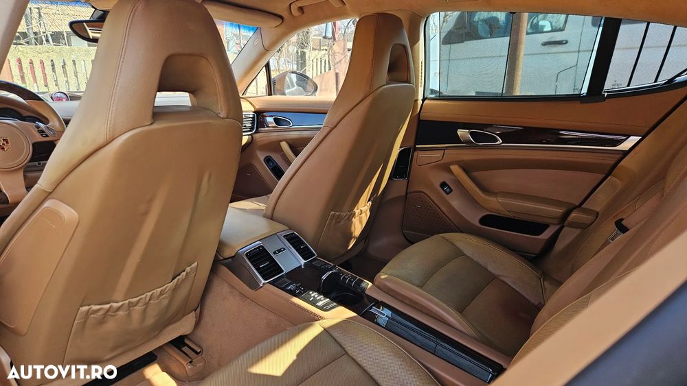 Porsche Panamera - 16