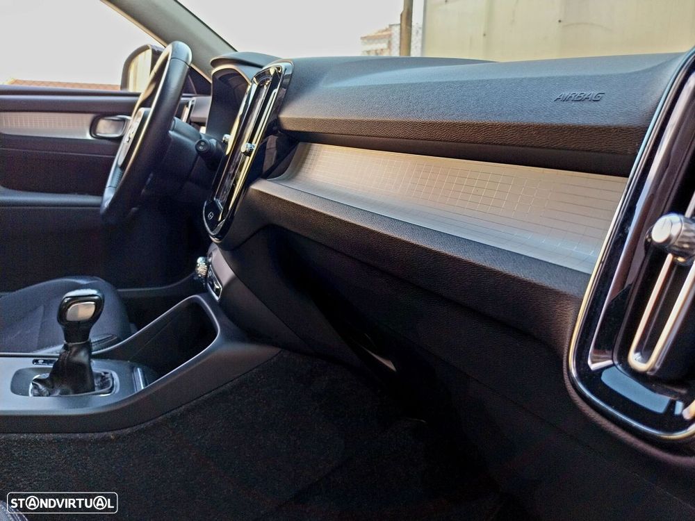 Volvo XC 40 2.0 D3 - 5