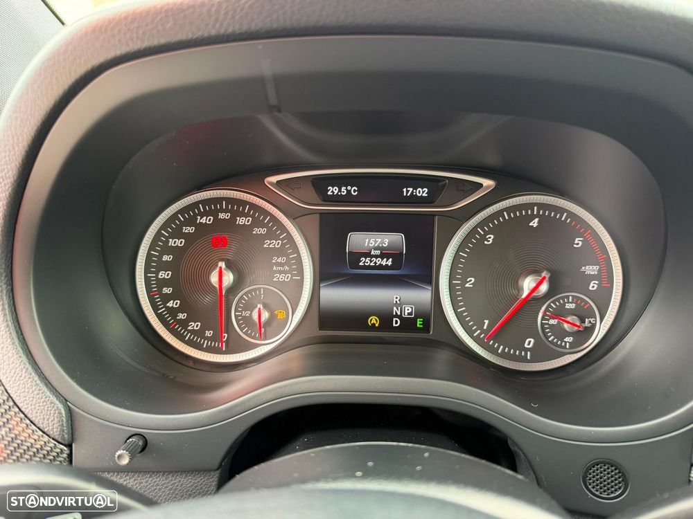Mercedes-Benz B 220 d AMG Line - 35