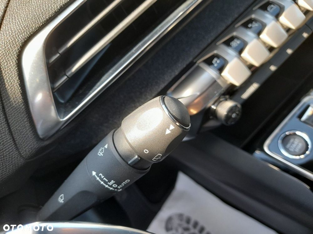 Peugeot 3008 1.2 PureTech mHEV Allure Pack S&S e-DCS6 - 15