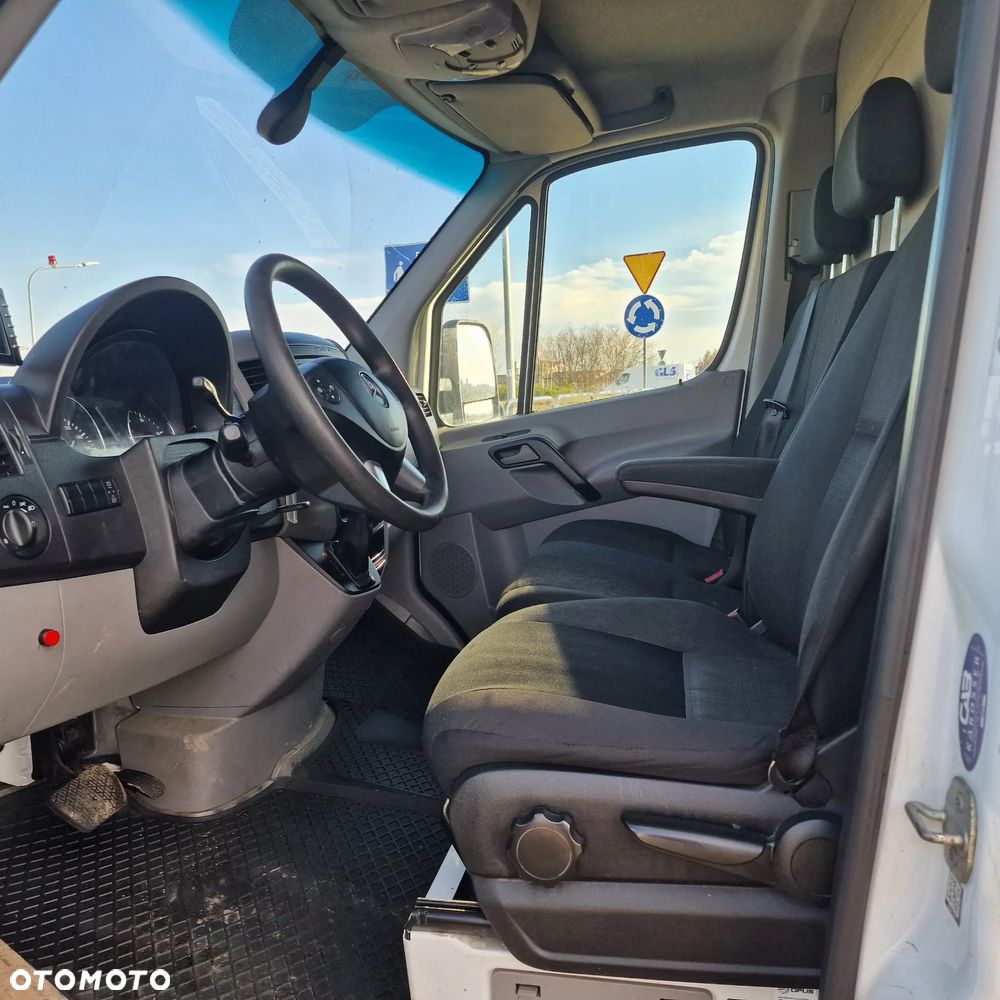 Mercedes-Benz Sprinter - 13