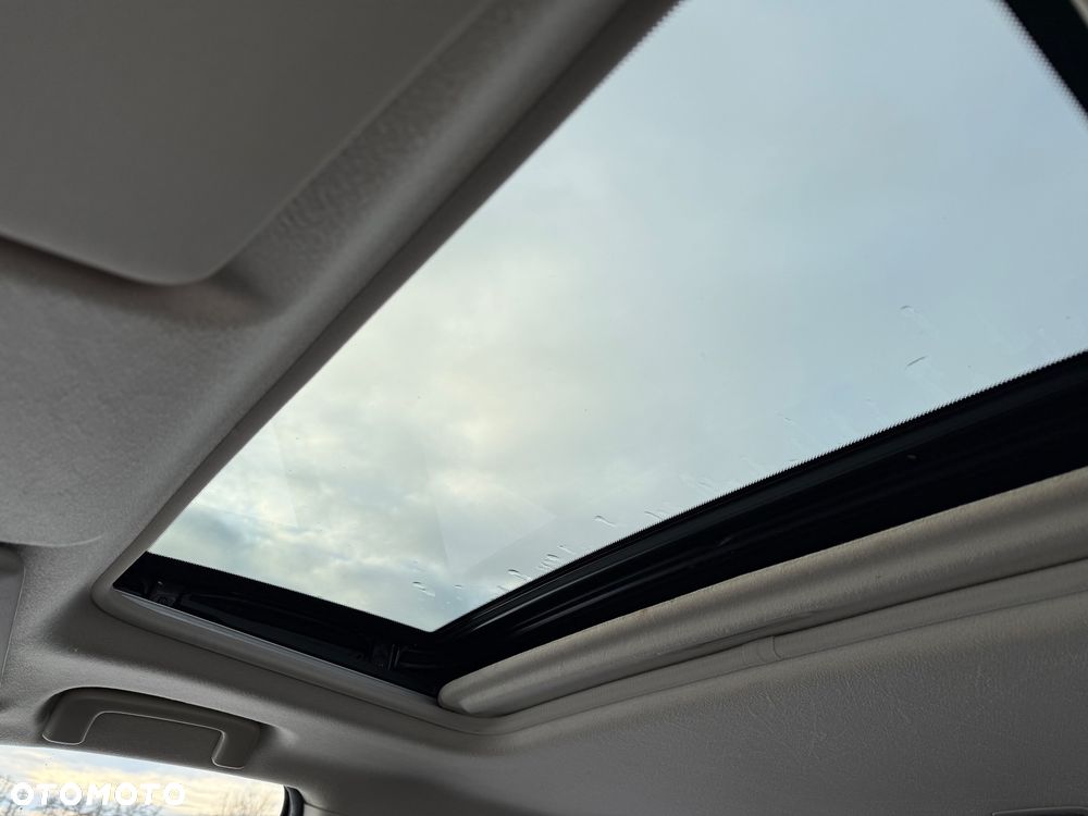 Mitsubishi Outlander 2.0 4WD Top - 25