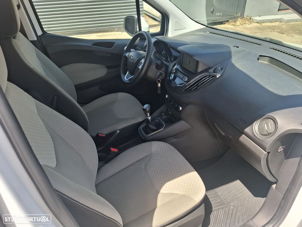 Ford Tourneo Courier 1.0 EcoBoost Titanium - 26