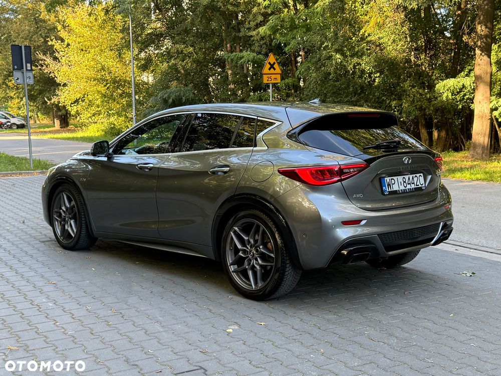 Infiniti Q30 - 3
