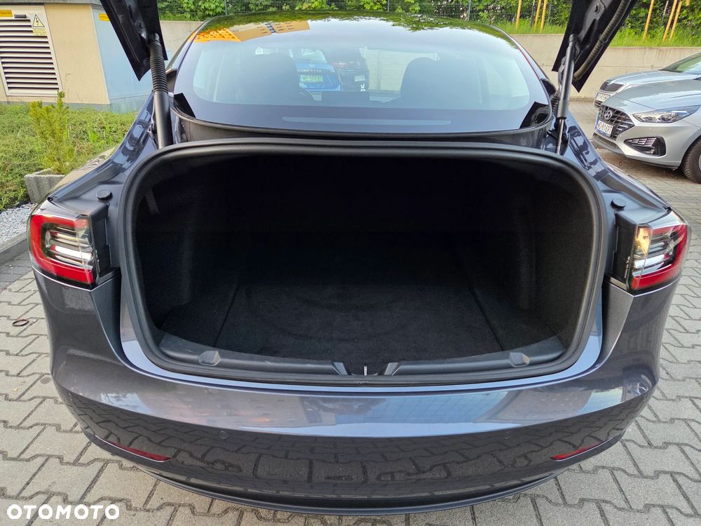 Tesla Model 3 Standard Reichweite Plus Hinterradantrieb - 24