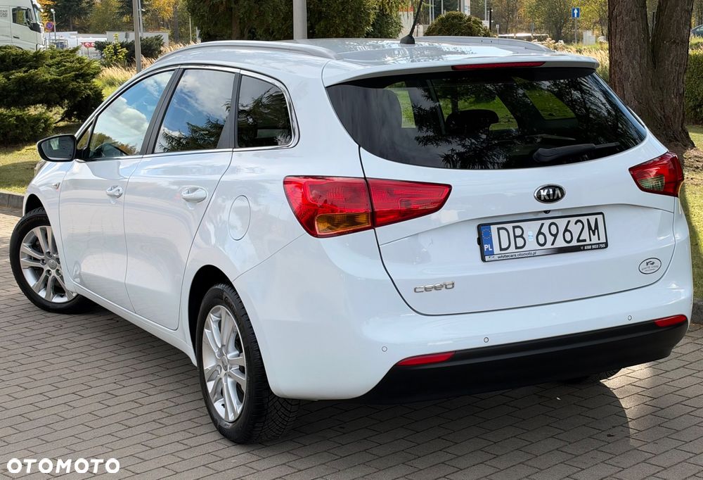Kia Ceed 1.4 CVVT Dream Team Edition - 32