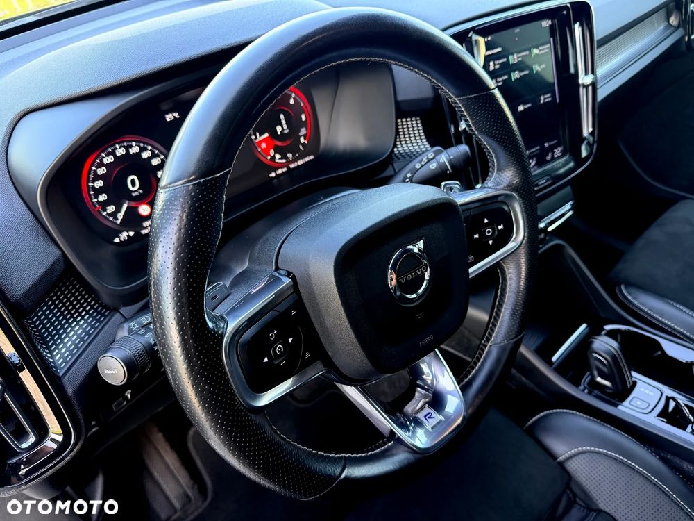 Volvo XC 40 D4 AWD Geartronic R-Design - 36