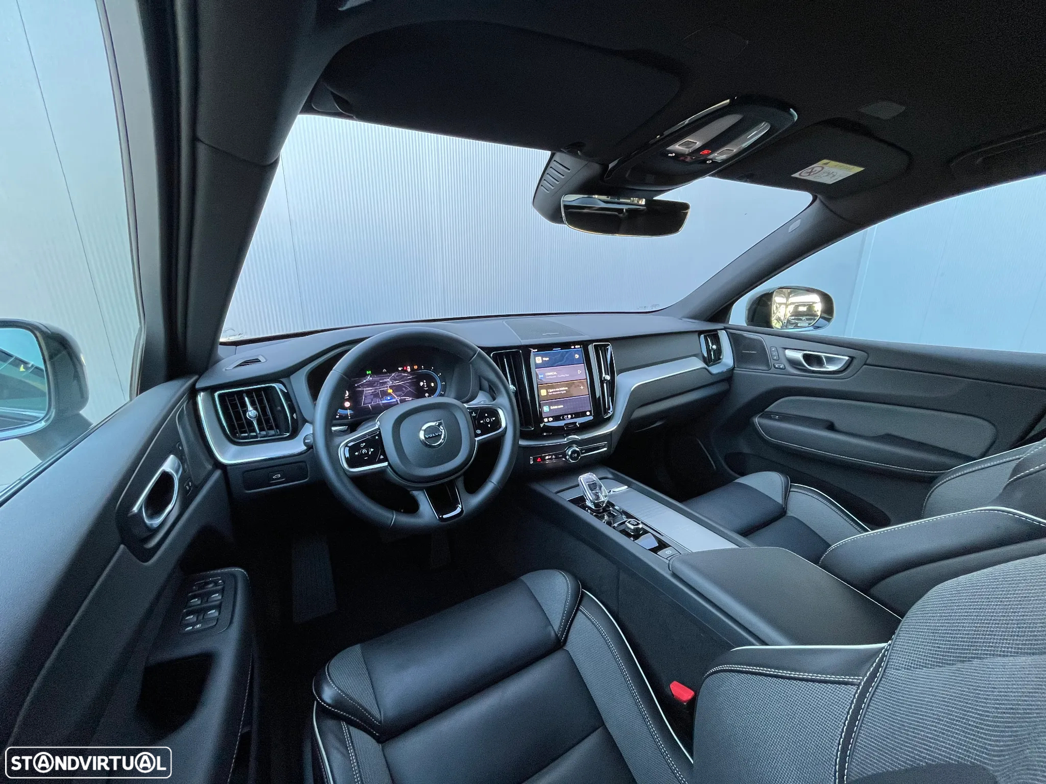 Volvo XC 60 2.0 B4 Plus Dark - 3
