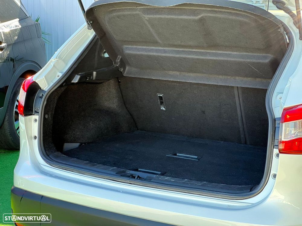 Nissan Qashqai 1.5 dCi N-Connecta - 12