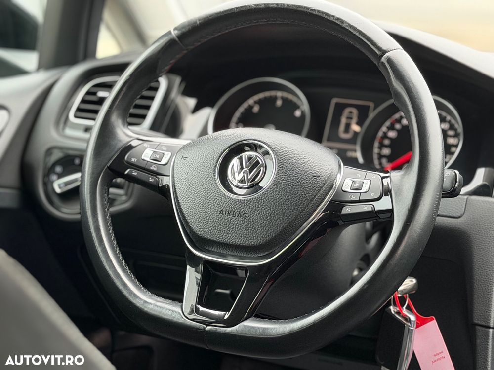 Volkswagen Golf - 11