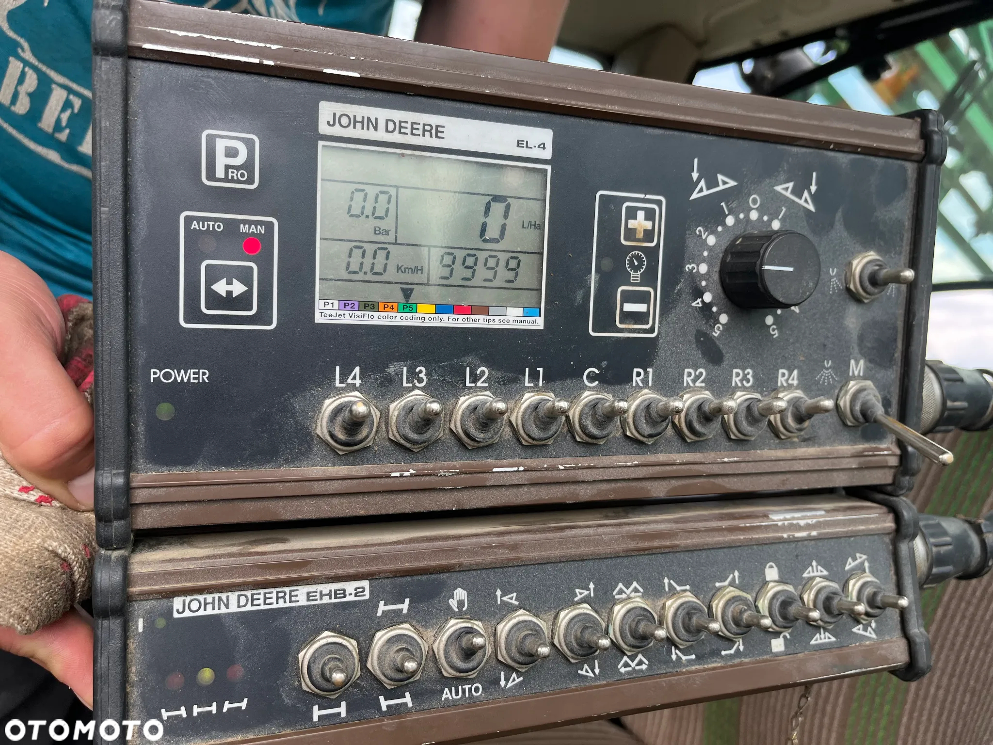 John Deere 832 - 10