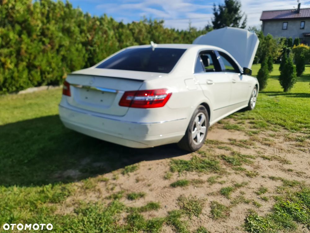 Mercedes-Benz E-Class 2011 photo 4