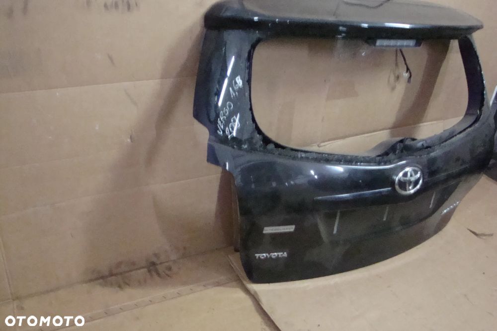 TOYOTA VERSO 09-13 klapa tylna lak 209 - 2