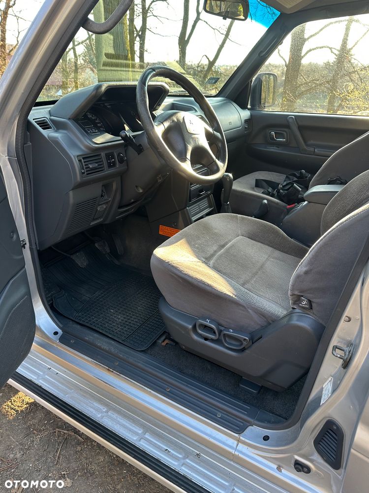 Mitsubishi Pajero - 12