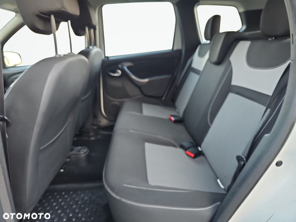 Dacia Duster 1.6 SCe Laureate S&S - 17