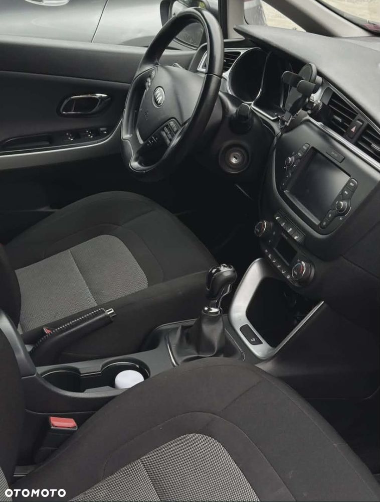 Kia Ceed 1.6 CRDi 136 ISG Dream Team Edition - 5