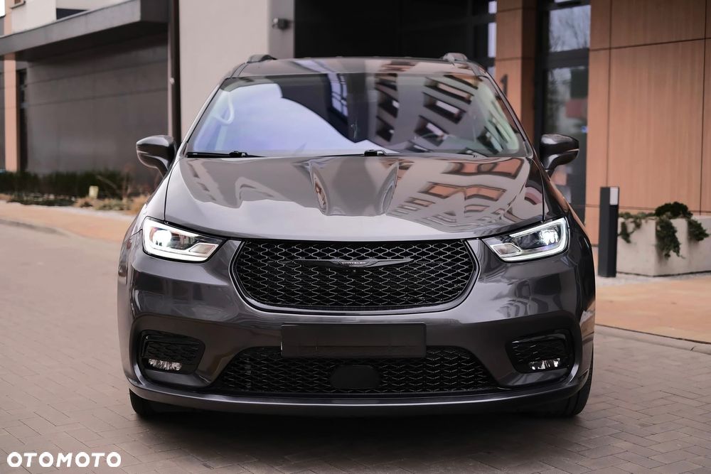 Chrysler Pacifica - 2