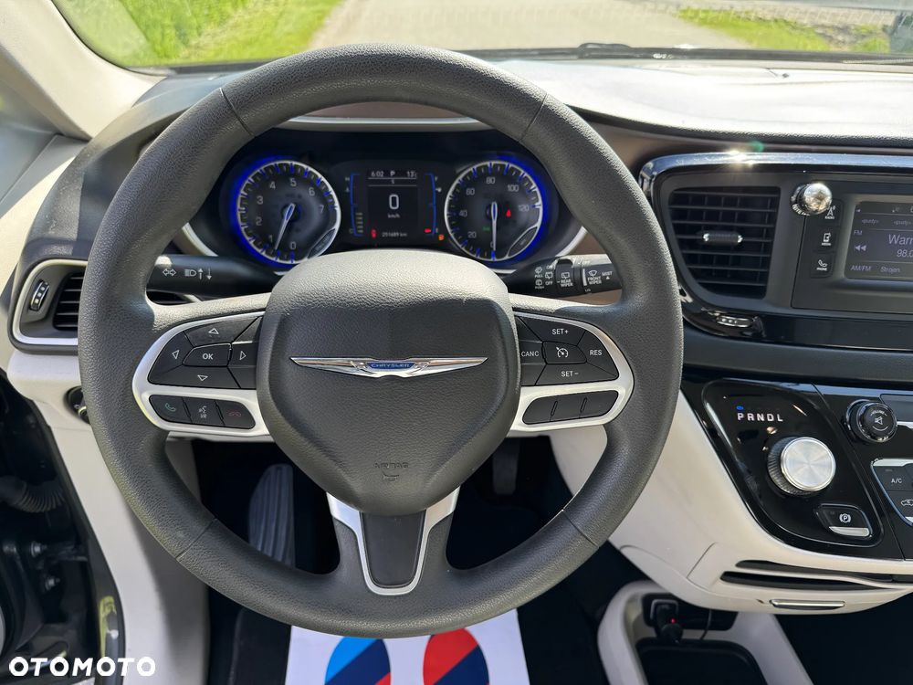 Chrysler Pacifica - 39