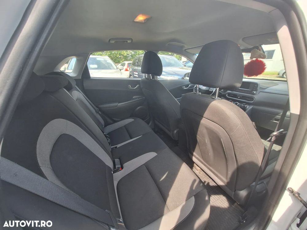 Hyundai KONA - 13