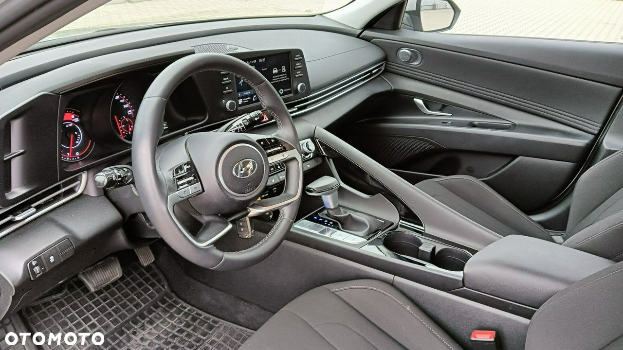 Hyundai Elantra - 16