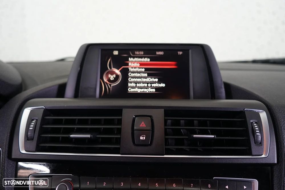 BMW 116 d Line Urban - 31