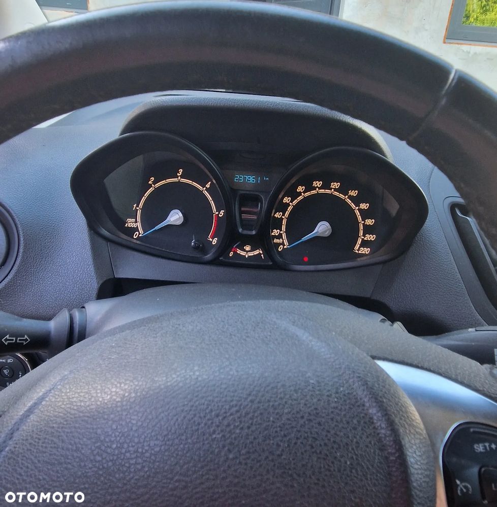 Ford Tourneo Courier 1.5 TDCi Ambiente - 14