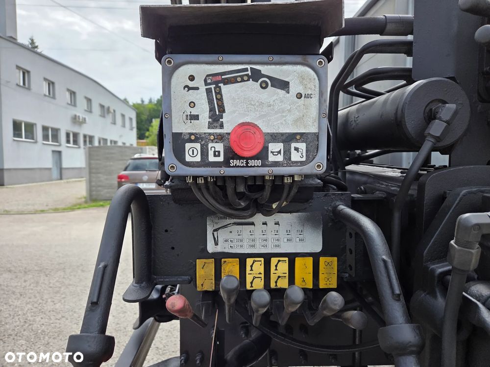 Mercedes-Benz AXOR 1826L // 9 BIEGÓW // KLIMA HAK // HDS HIAB ŻURAW DŹWIG // TYŁ PODUSZKI // EURO 4 - 7