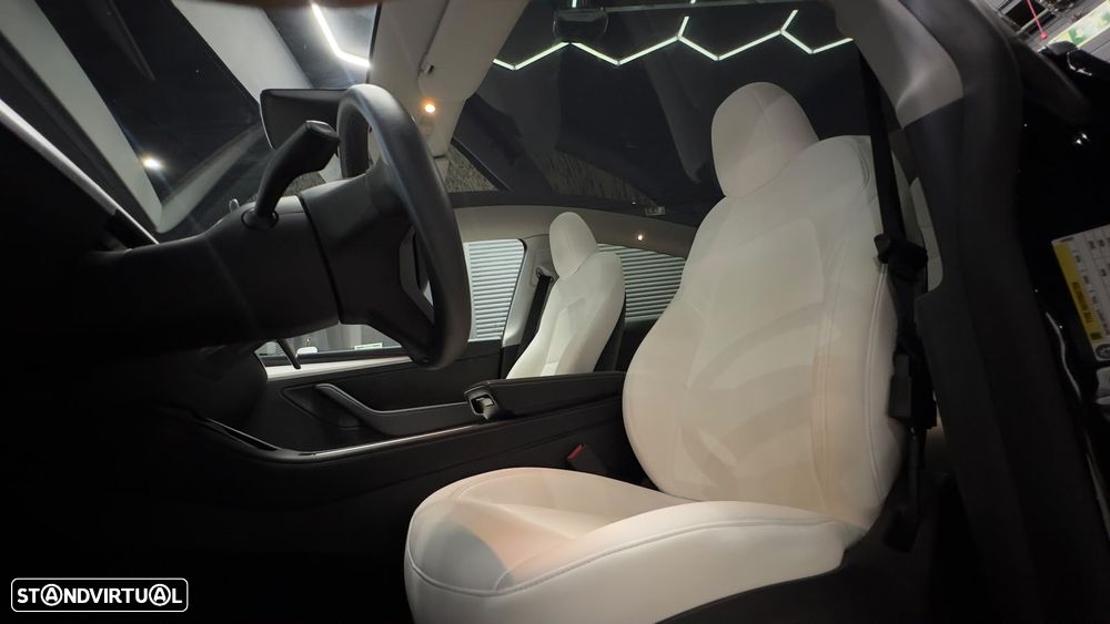 Tesla Model Y Long Range Dual Motor AWD - 24