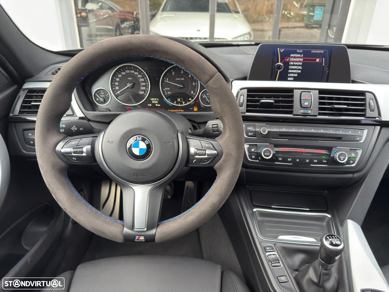 BMW 320 d Pack M - 18