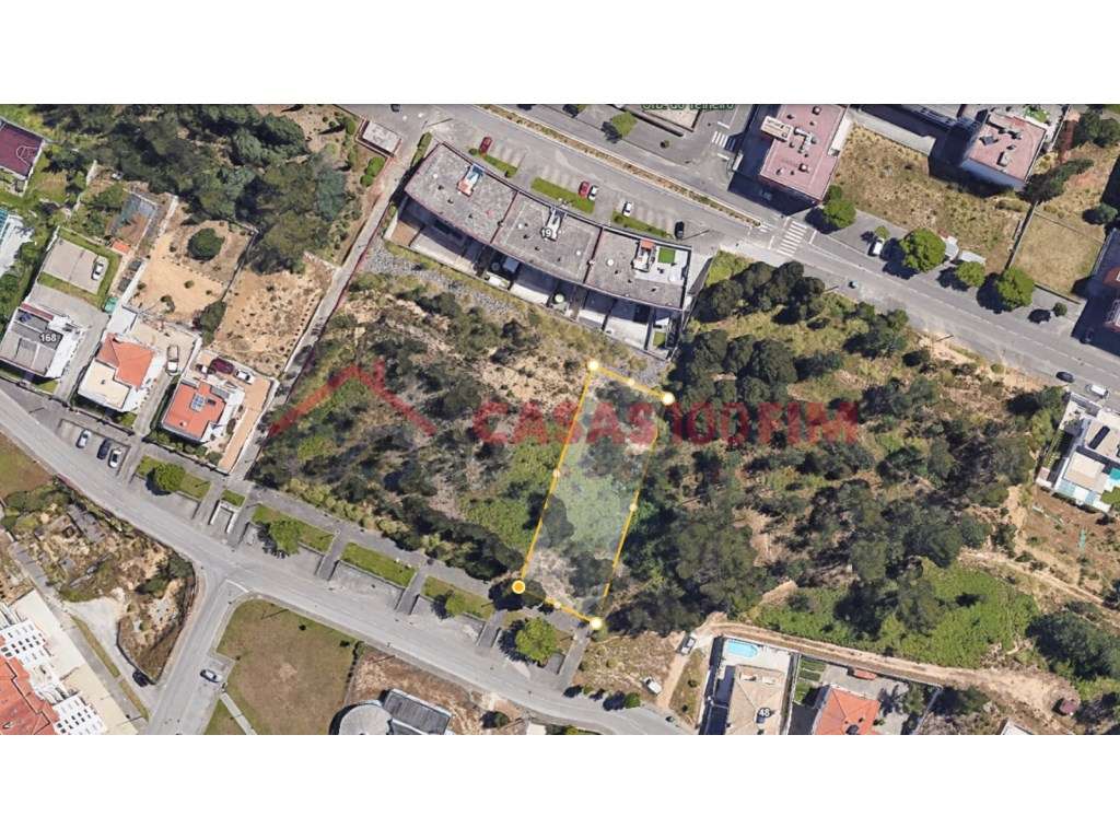 Lote para Construção de Moradia com 3 Pisos e Vistas Desafogadas - Grande imagem: 2/9