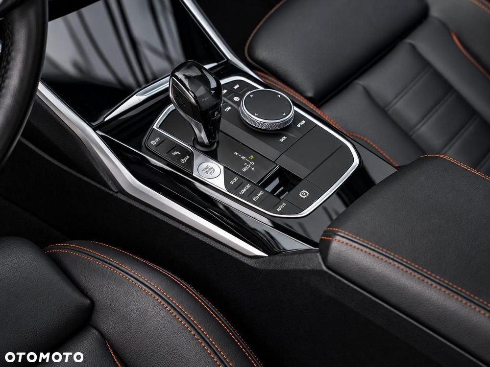 BMW Seria 3 330i xDrive M Sport - 17