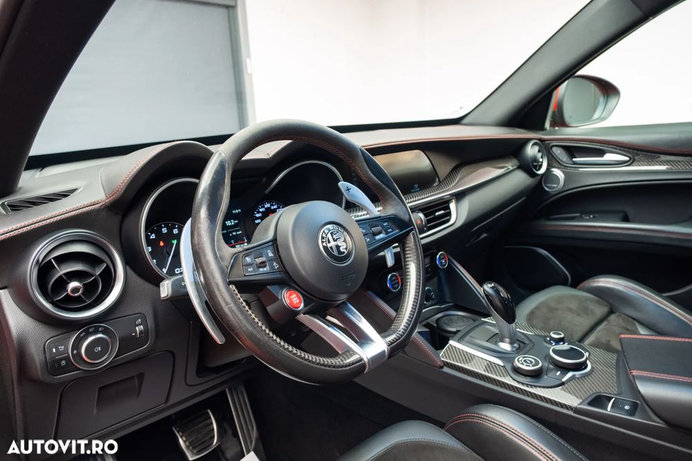 Alfa Romeo Stelvio V6 2.9 Bi-Turbo AT8-Q4 Quadrifoglio - 16
