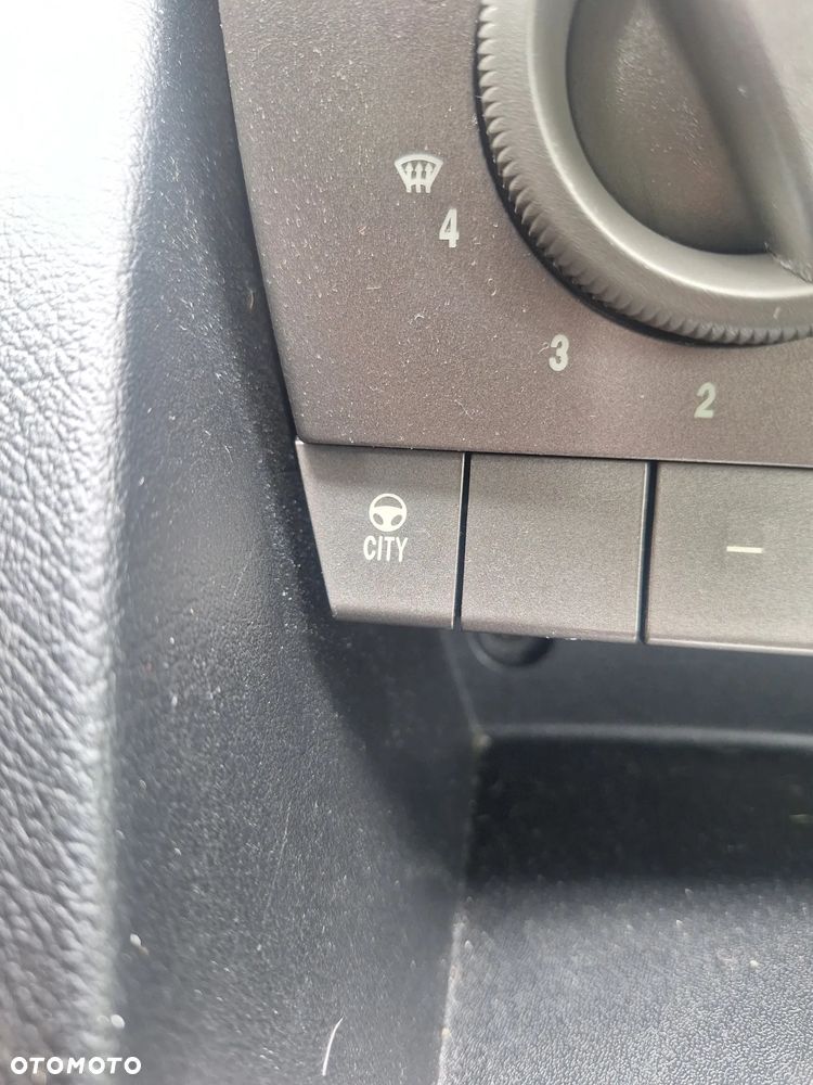 Lancia Ypsilon 1.2 8V Argento (5 os.) - 13