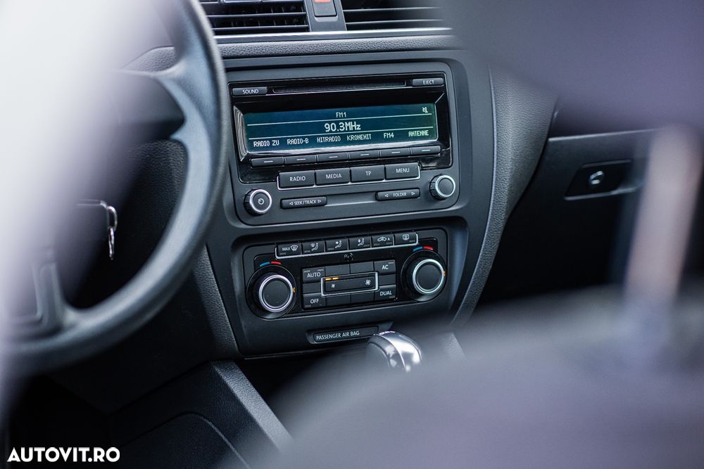 Volkswagen Jetta 1.6 TDI DSG Life - 22