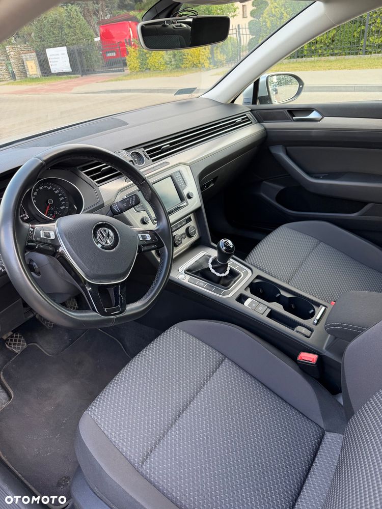 Volkswagen Passat 2.0 TDI SCR Trendline - 8
