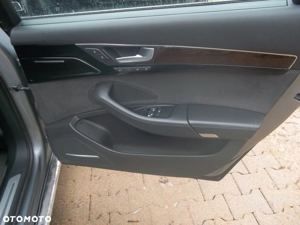 Audi A8 4.2 L Quattro - 18