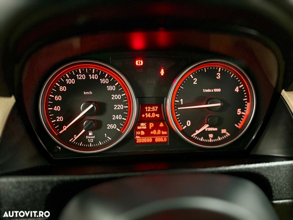 BMW X1 xDrive20d Aut. xLine - 32