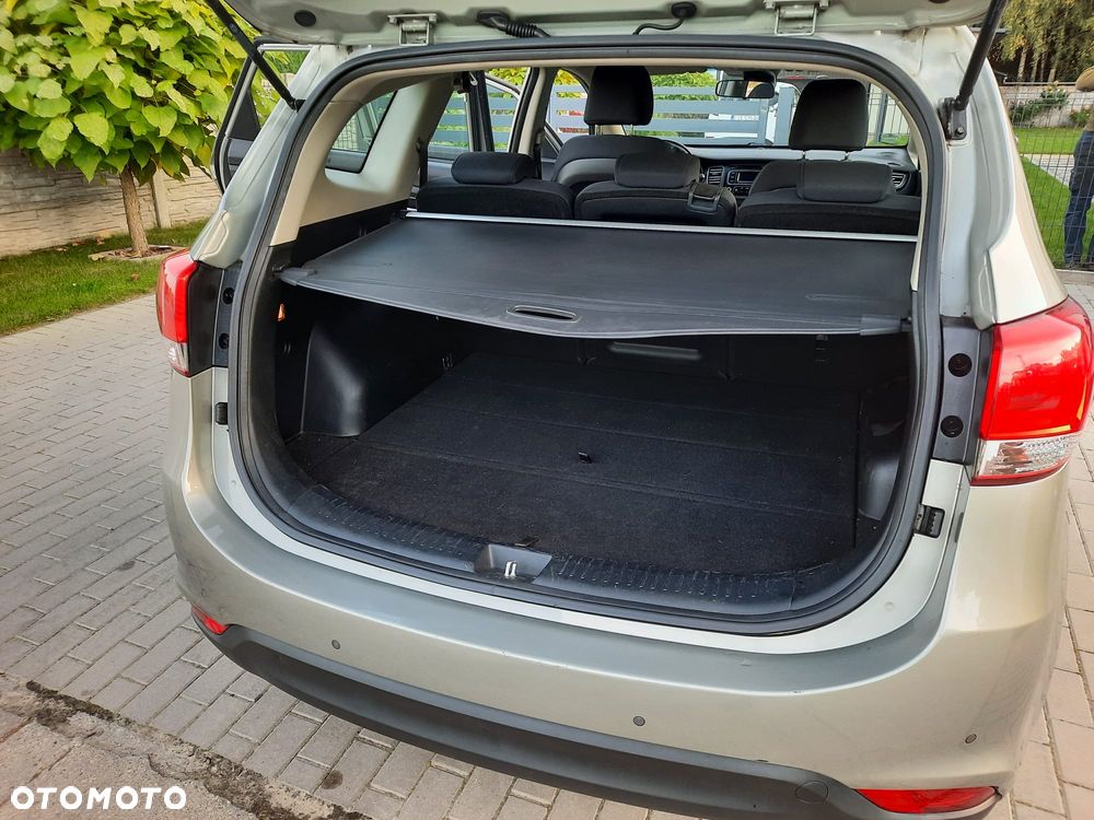 Kia Carens - 12