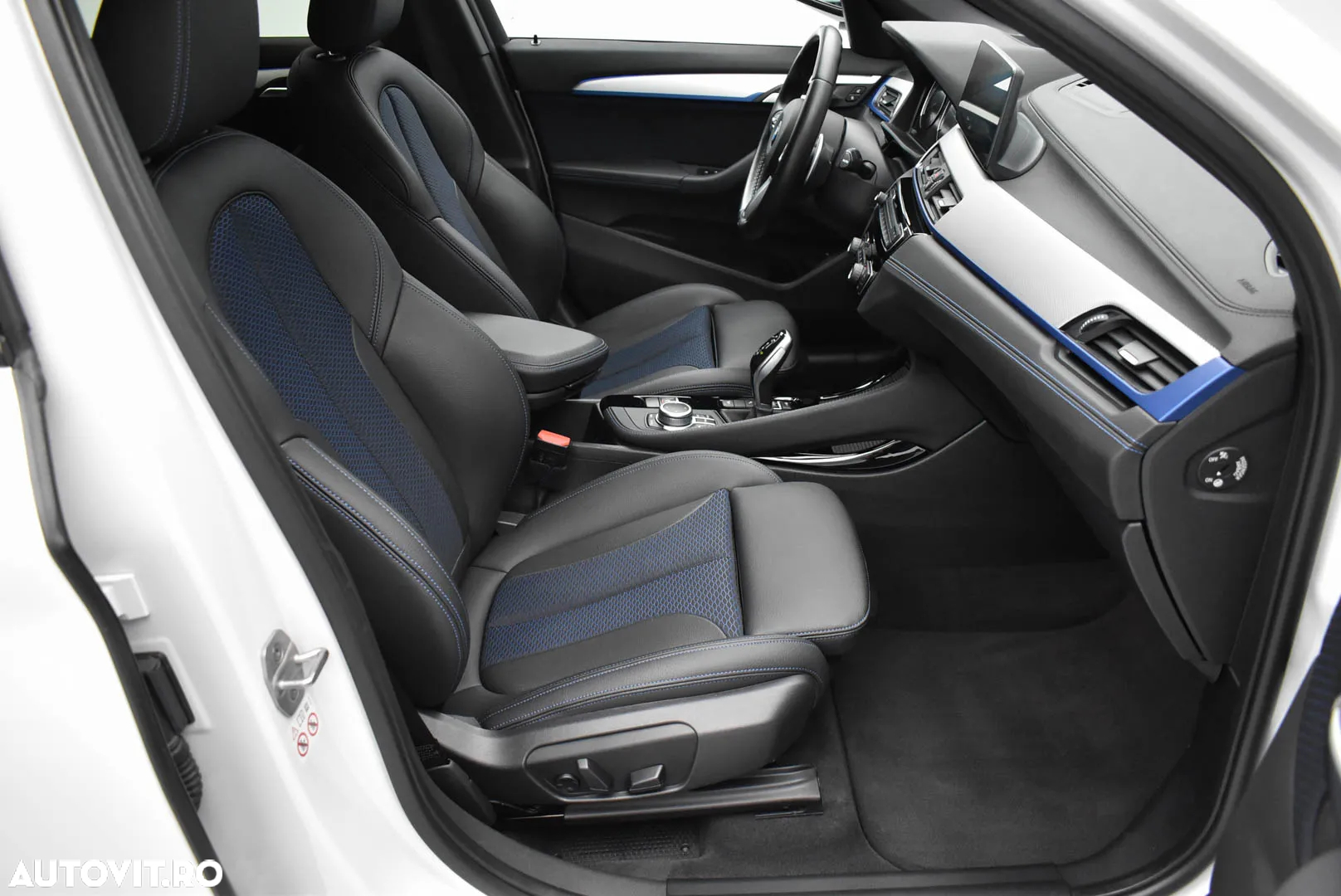 BMW X1 xDrive20i AT - 12