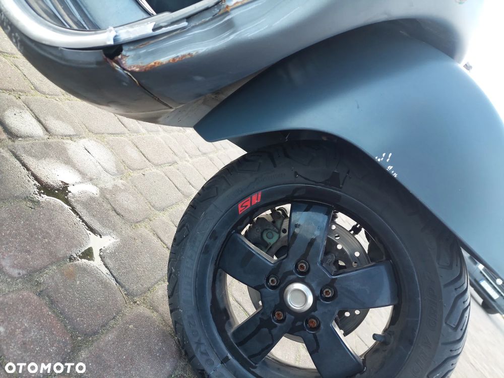 Vespa GTS - 12