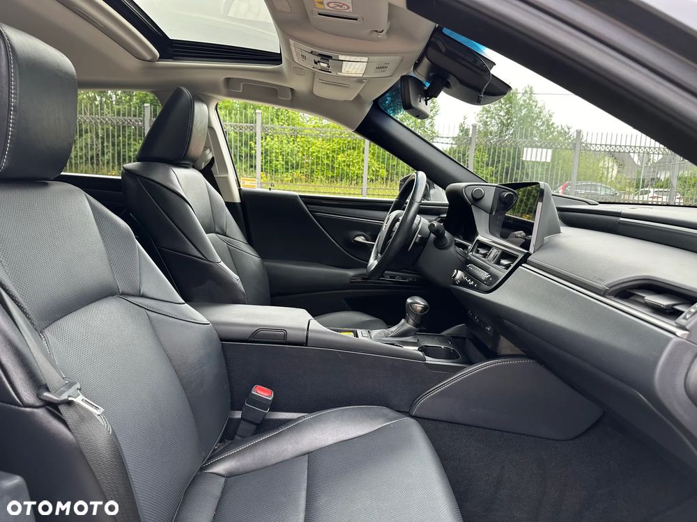 Lexus ES 300h Business Edition - 36