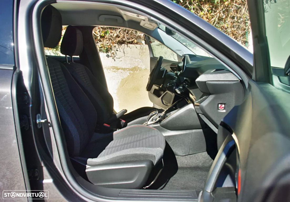 Peugeot 2008 1.2 PureTech Active Pack EAT8 - 23