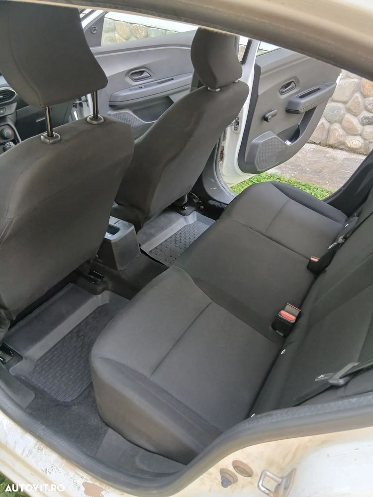 Dacia Logan TCe 90 Essential - 5