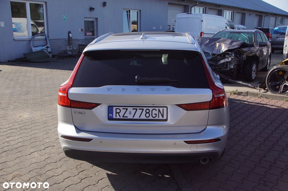 Auto na części - Volvo V60 II 2.0 D3 150 KM D4204T16 TG-81SC 711 2019R Silnik Skrzynia Drzwi Klapa Zderzak Lampa Lusterko Szyba Szyberdach Panorama Deska Kokpit Sterownik Moduł Czujnik Licznik Wyświetlacz Kierownica - 6