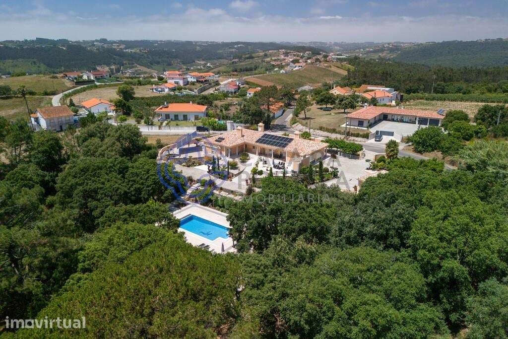 Moradia de luxo T4 térrea, como nova, com garagem e piscina Caldas da - Grande imagem: 2/60