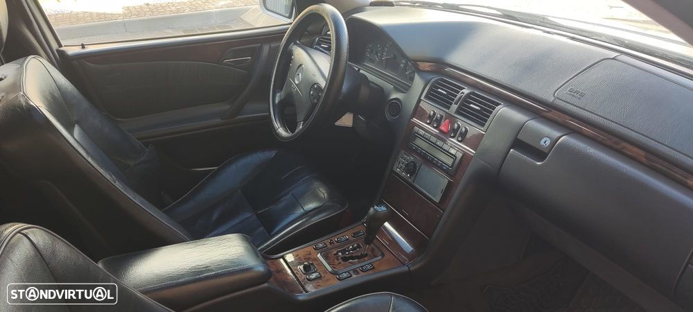 Mercedes-Benz Classe E 270 — fotografia 10