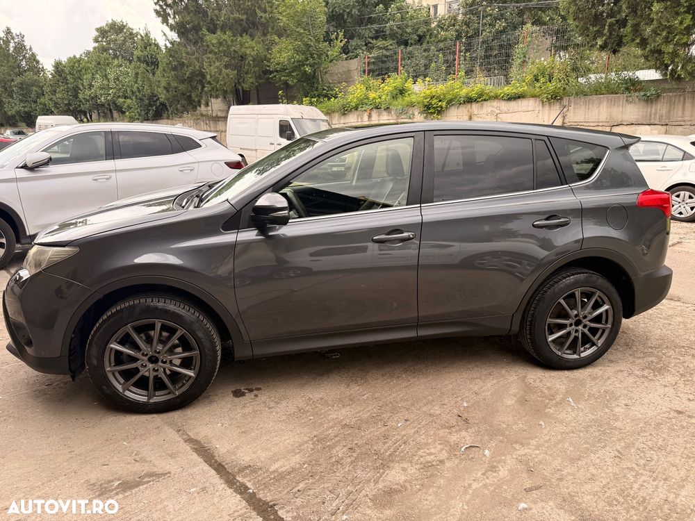 Toyota RAV4 2.2 D-4D Luxury - 2